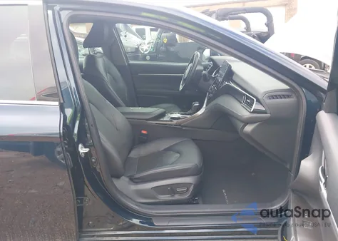 2021 Toyota Camry Xle z USA, uszkodzony, nr VIN 4T1F11AK6MU591135